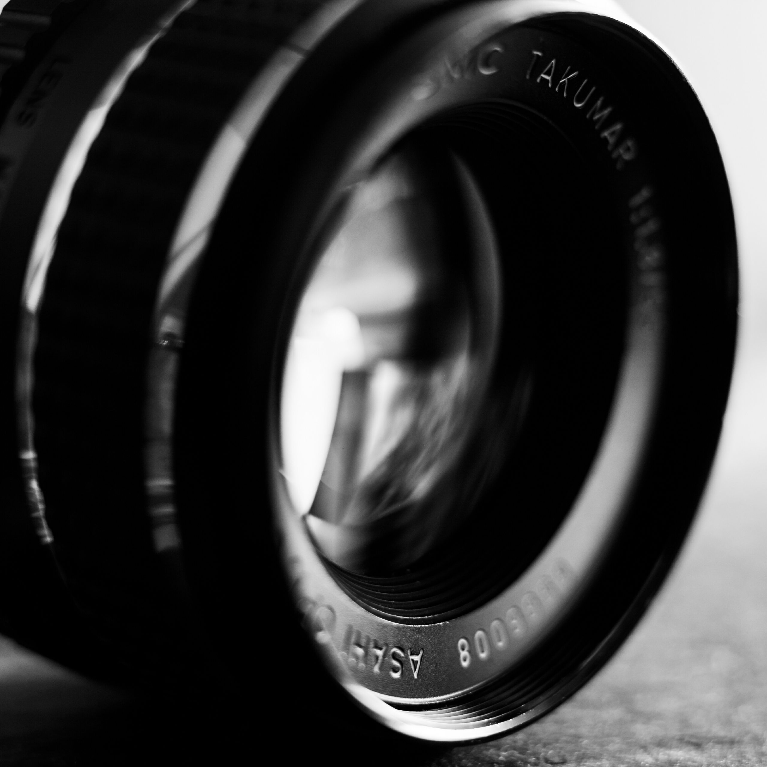 primer-plano-de-la-lente-de-una-camara-digital