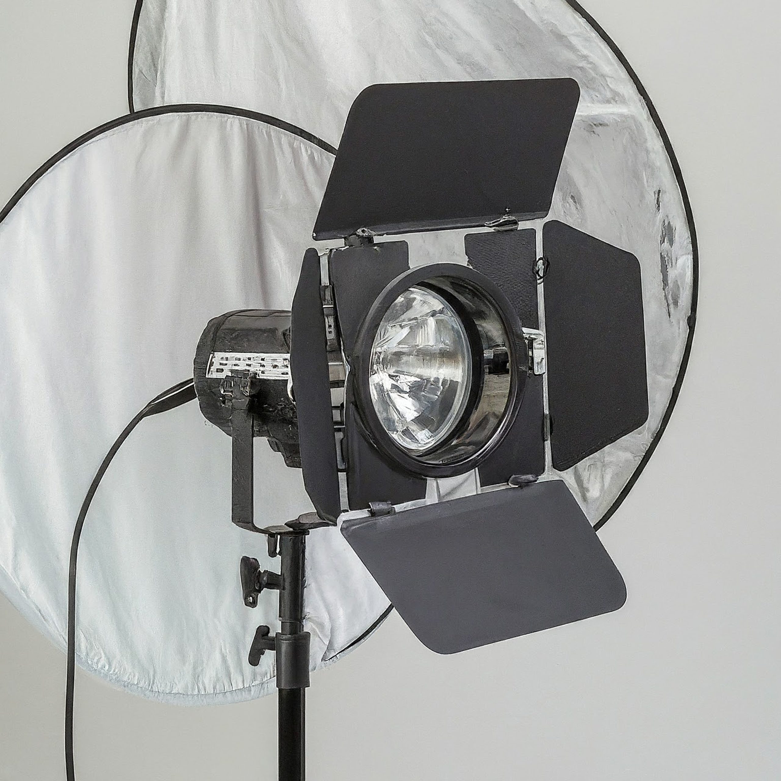una-camara-con-una-cubierta-blanca-que-dice-flash-quote